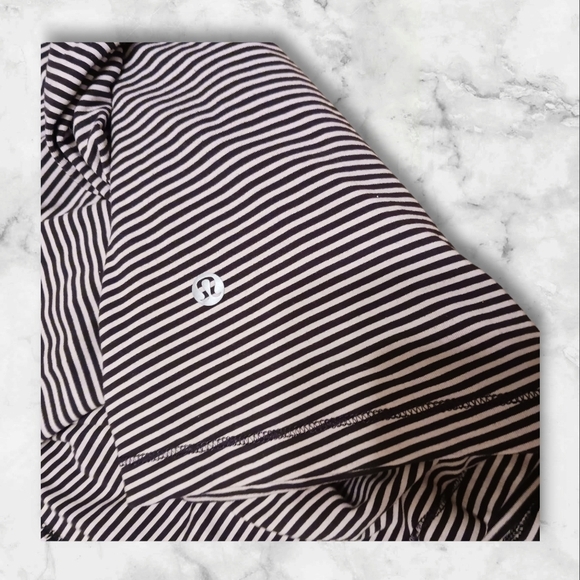 Lululemon Striped Long Sleeved Pullover Top w/ Thumb Holes Gathered READ - Picture 3 of 3